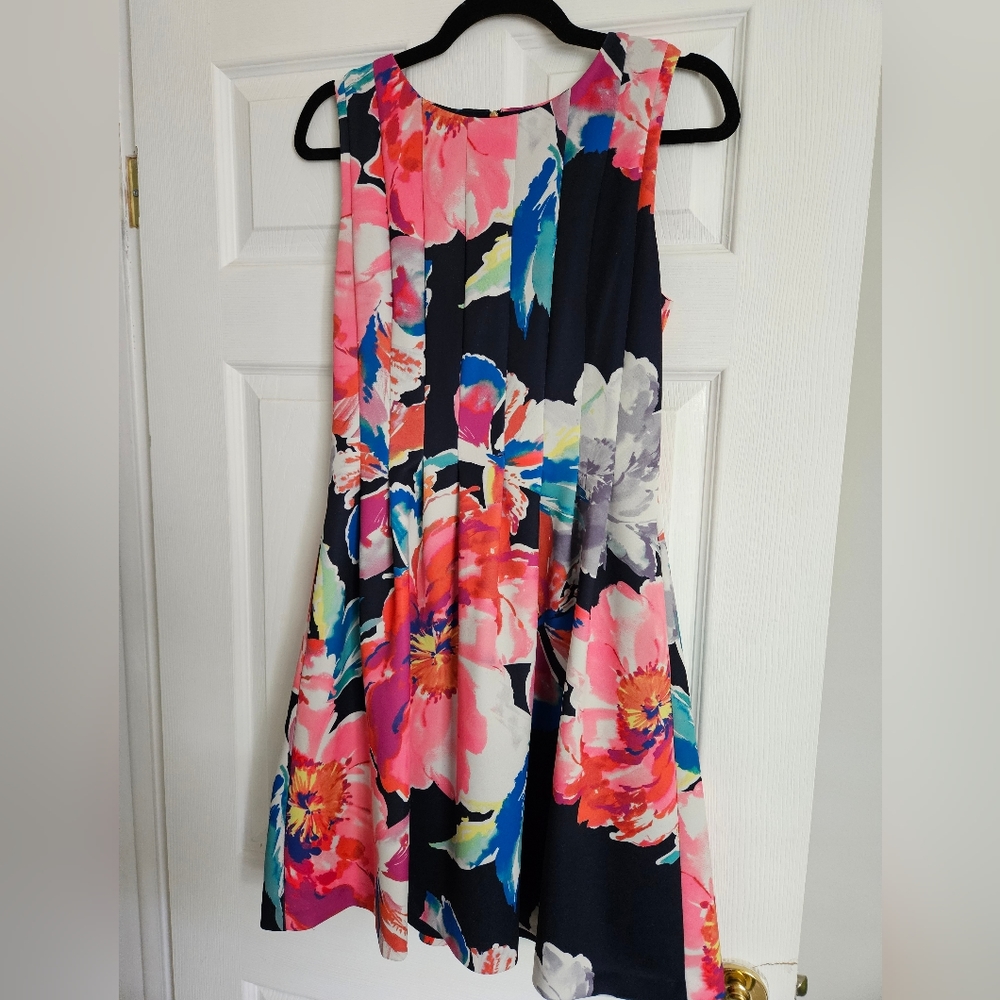 Vince Camuto size 8 floral dress